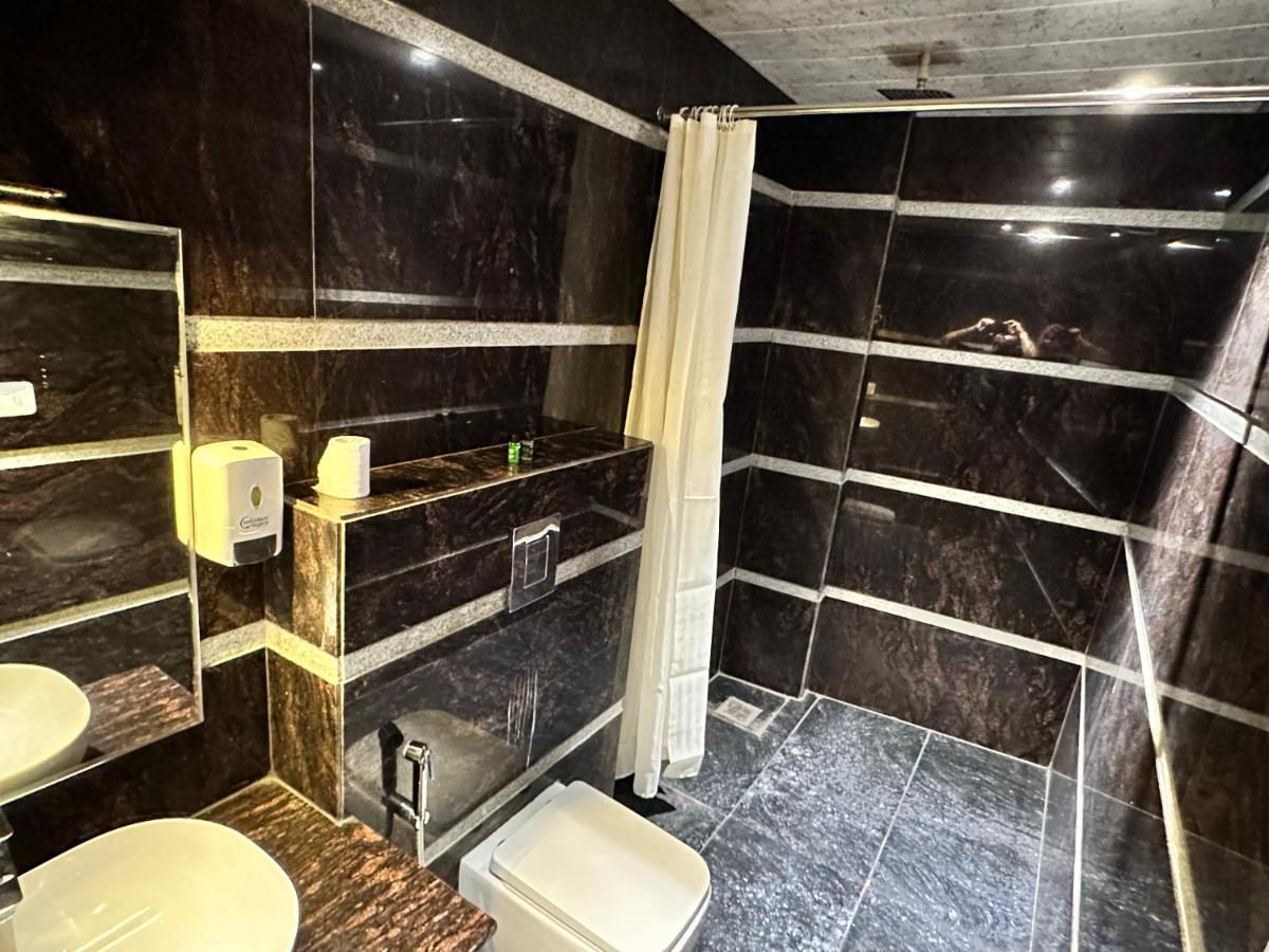 Highlands Hotel Рішикеш Екстер'єр фото