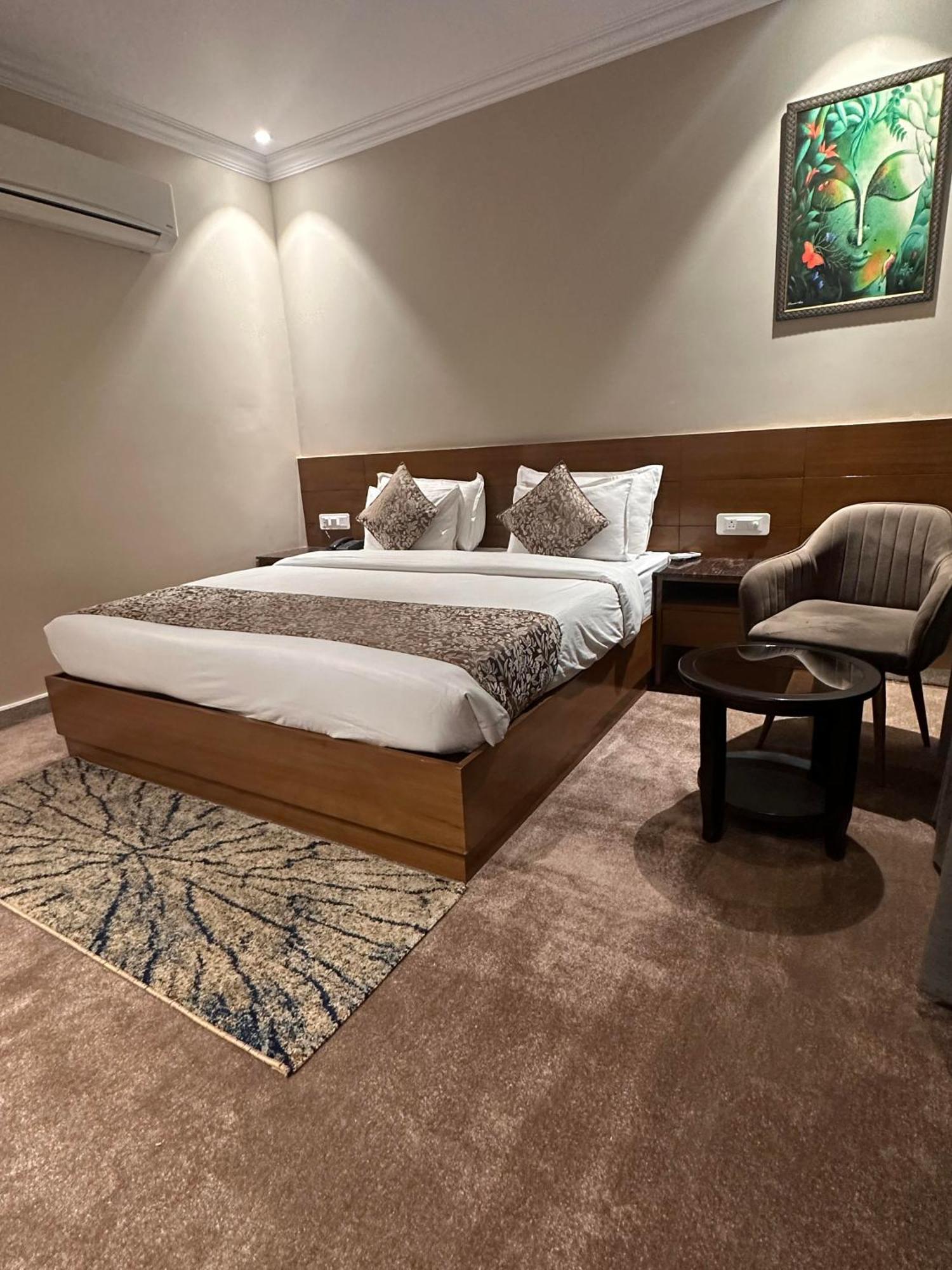 Highlands Hotel Рішикеш Екстер'єр фото